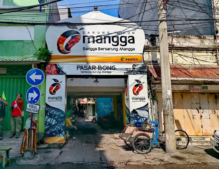 Pasar Bong di Jalan Slompretan Surabaya. Dekat Kya-Kya Kembang Jepun.