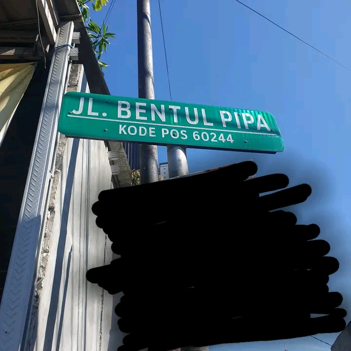 Jejak pertambangan minyak bumi di Jalan Bentul Pipa, Jagir, Surabaya.