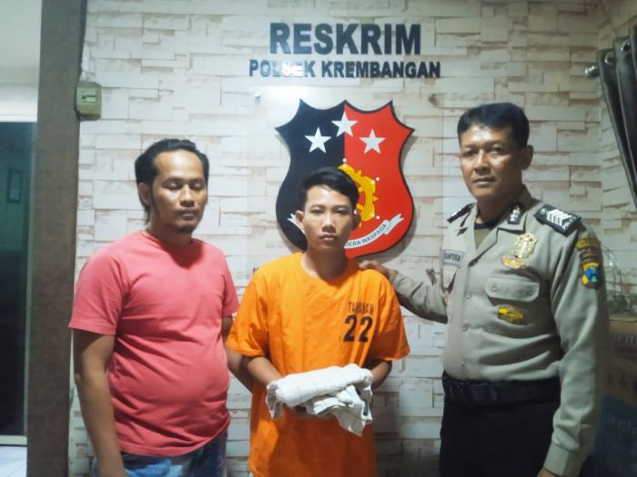 DITANGKAP: Bandit Kalianak Timur Surabaya diamankan Polsek Krembangan karena mencuri dan menjual motor milik tetangga sendiri. (IST)