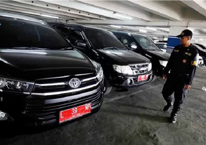 NGANDANG: Mobil dinas di lingkungan Pemprov Jatim dilarang digunakan untuk keperluan pribadi saat Idul Fitri 2024.