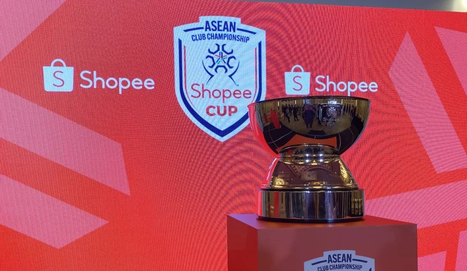 PERTAMA: Shopee Cup yang akan diperebutkan klub klub terbaik di Asia Tenggara dalam gelaran Shopee Cup Asean Club Championship.