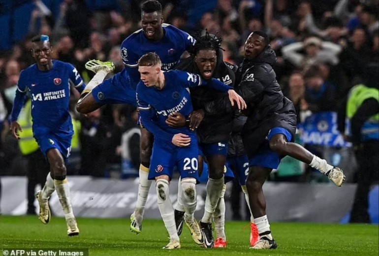 Hujan gol mewarnai laga Chelsea vs Manchester United yang akhirnya dimenangkan The Blues.