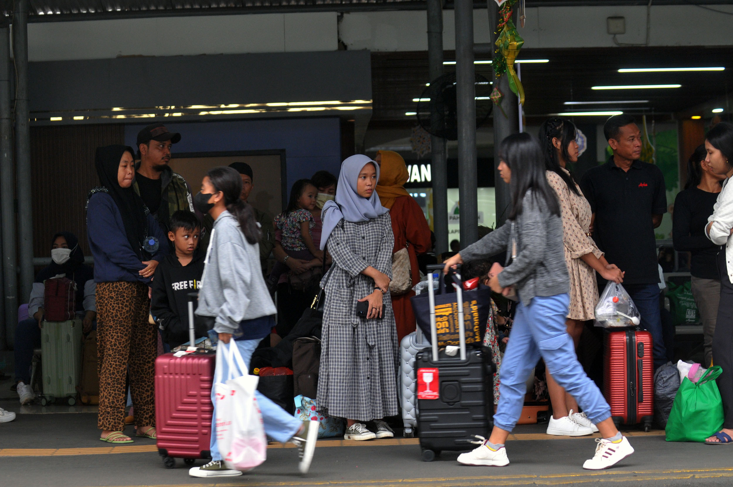 Mudik atau pulang ke kampung halaman jadi tradisi Idul fitri di Indonesia.