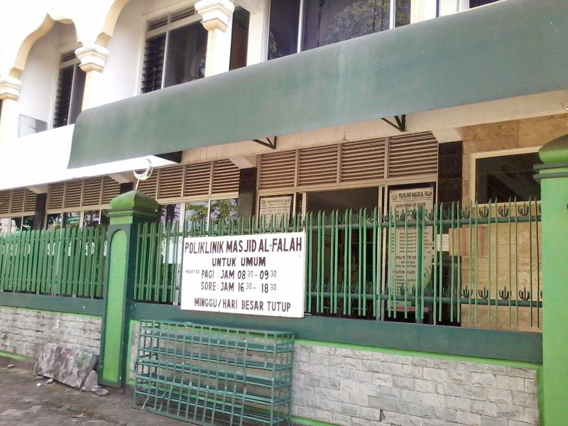 Keberadaan Masjid Al Falah juga dilengkapi dengan klinik kesehatan untuk jamaah dan masyarakat.