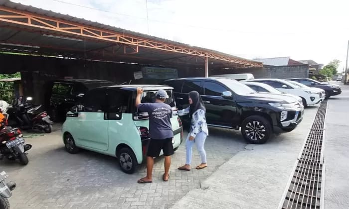 Ilustrasi usaha rental atau sewa mobil.