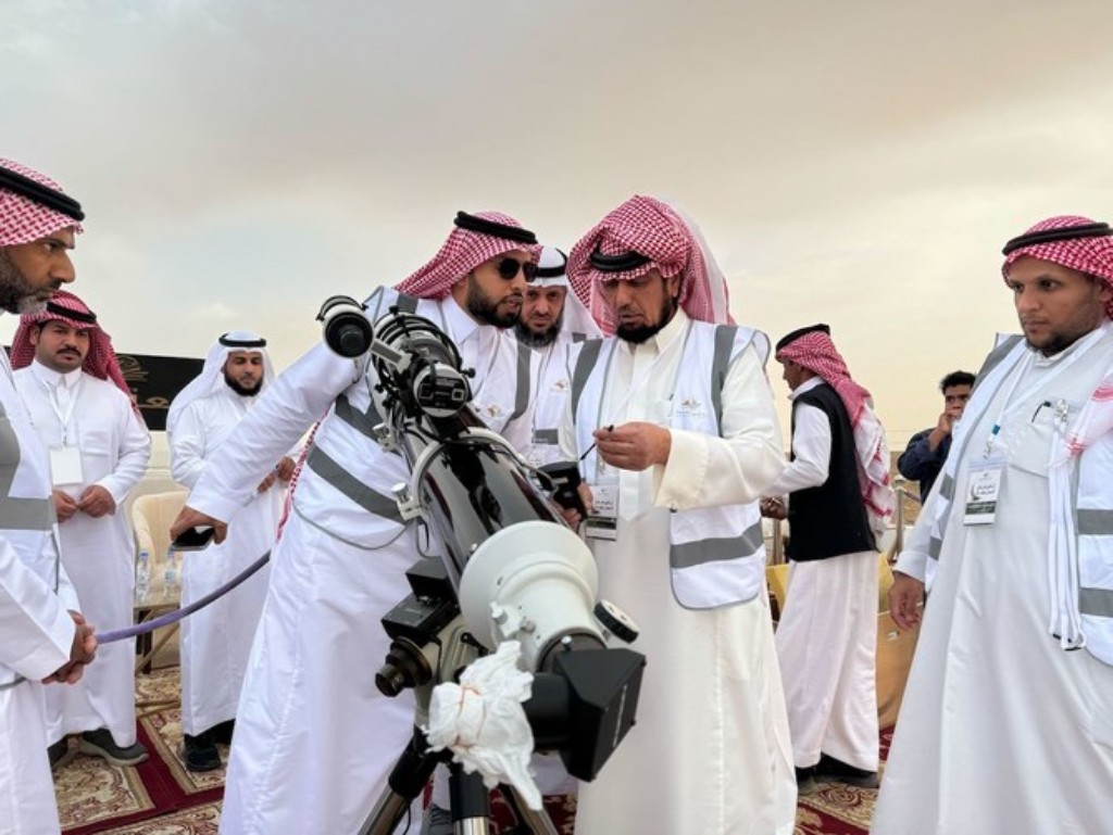 Bulan sabit tidak terlihat pada hari Senin, Arab Saudi menggenapkan puasa Ramadan menjadi 30 hari dan 1 Syawal jatuh pada 10 April.