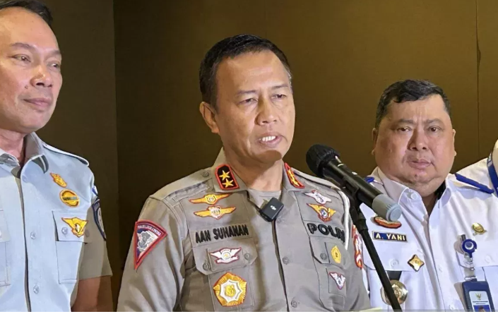 Kakarlantas Polri Irjen Pol Aan Suhanan (tengah). (JAWA POS)