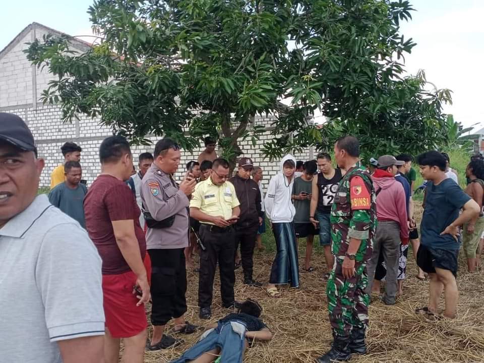 Pelaku curanmor dikepung warga dan aparat di kawasan Babat Jerawat, Surabaya (ZEN).
