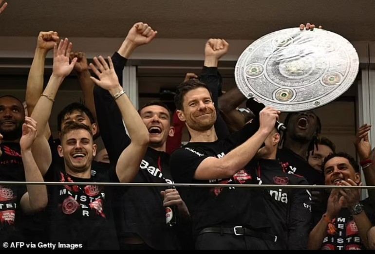 Xabi Alonso menorehkan sejarah sebagai pelatih pertama Bayer Leverkusen yang mempersembahkan gelar juara Bundesliga.