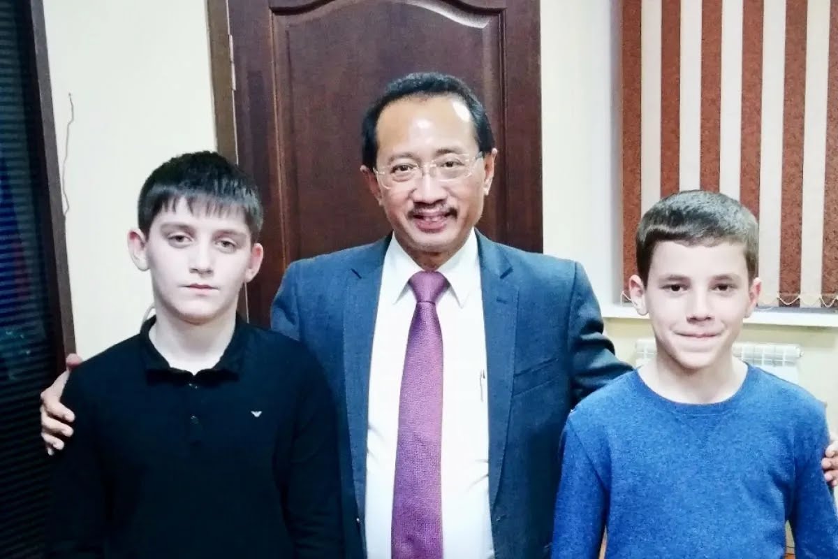 Duta Besar RI untuk Rusia dan Belarus, M. Wahid Supriyadi bertemu dengan dua anak remaja bernama sama dengan nama Presiden RI pertama Sukarno, yakni Kamilevich (12) dan  Sukarno Magomedovich (10).