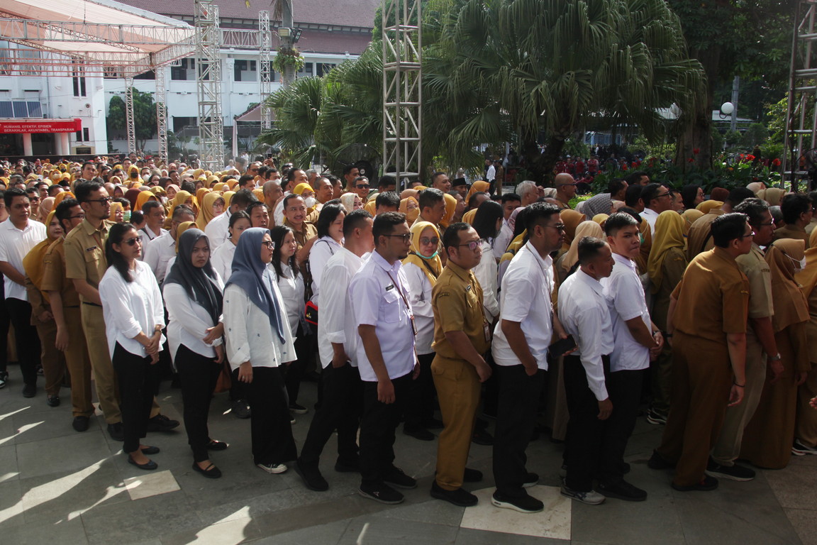 Ribuan ASN mengikuti kegiatan halalbihalal bersama Wali Kota Surabaya Eri Cahyadi (SURYANTO/RADAR SURABAYA).