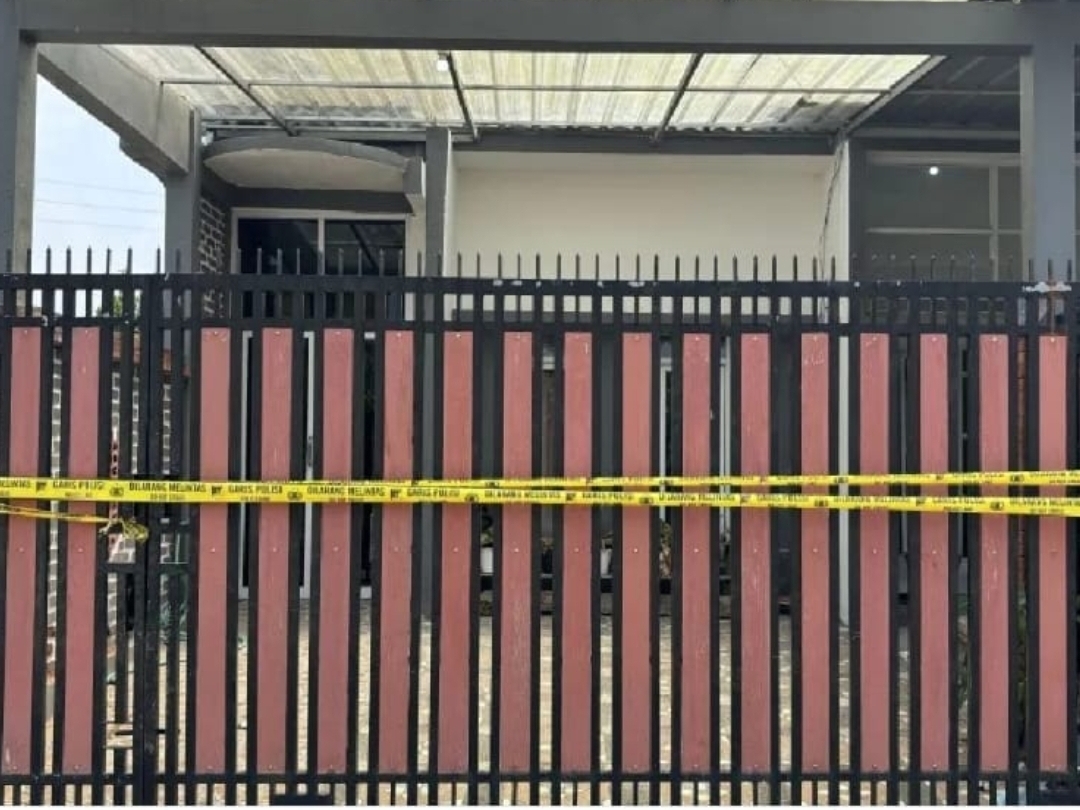 Kondisi rumah korban Didi Hartanto usai dilakukan olah TKP di Perumahan Bumi Citra Indah, Kabupaten Bandung Barat, Jawa Barat, Selasa (16/4/2024).