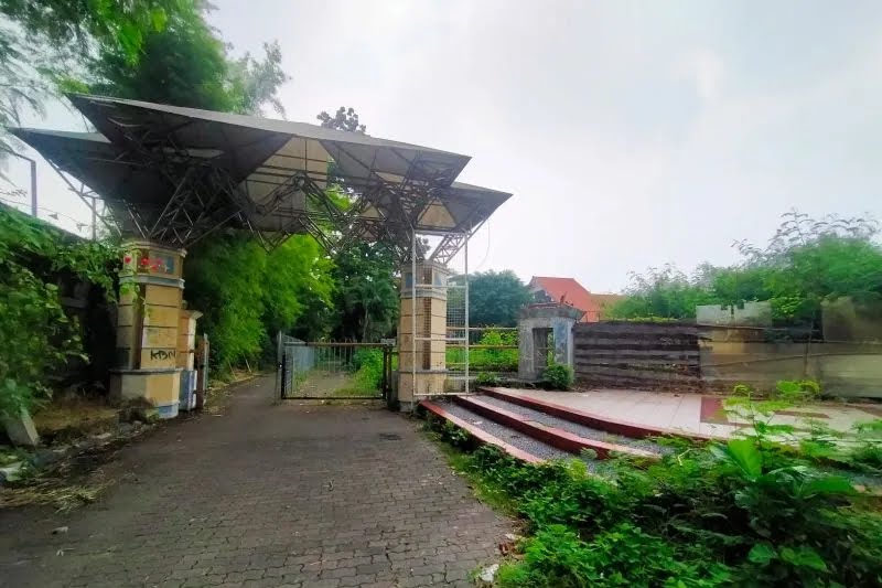 PUING: Taman Remaja Surabaya yang kini tinggal puing.