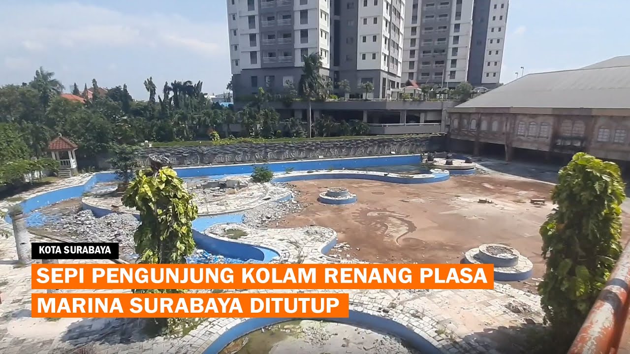 Kolam renang water fun di Plaza Marina yang terbengkalai.