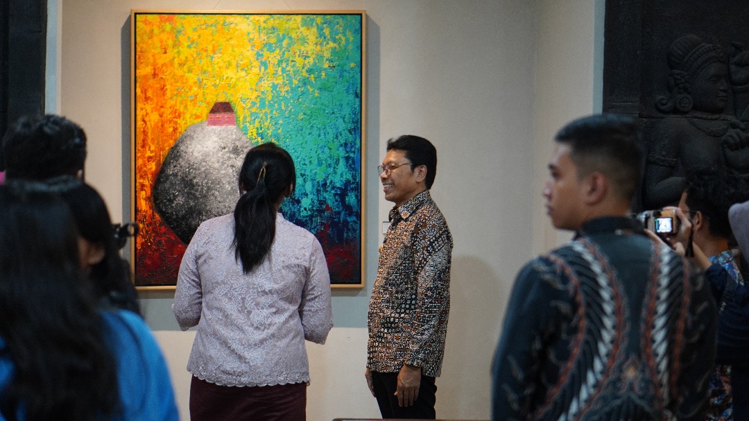 ART EXHIBITION: Pj. Wali Kota Yogyakarta, Singgih Raharjo saat menikmati karya-karya di Kimaya Art Exhibitions 2024.