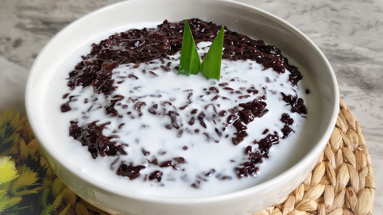 Bubur ketan hitam jadi makanan yang disukai banyak orang (YouTube).