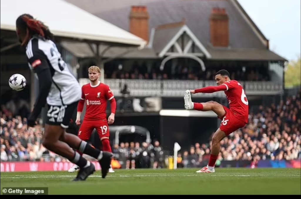 Gol indah Trent Alexander-Arnold membuka keunggulan Liverpool.