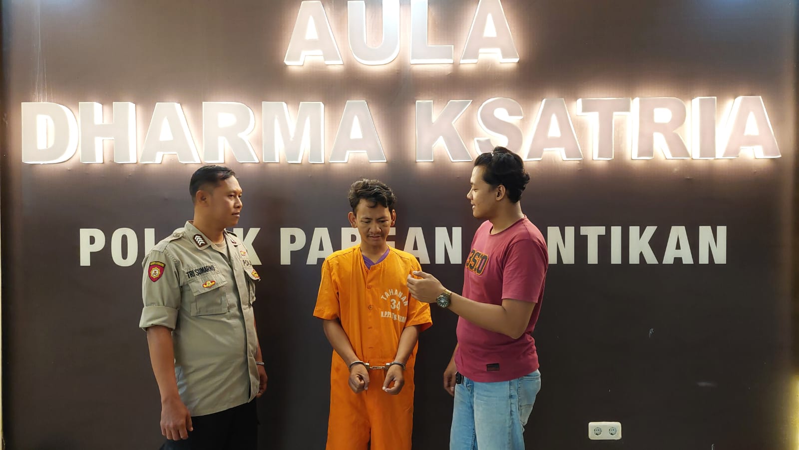 Tersangka curanmor diamankan setelah dihajar massa di Jalan Samudra, Surabaya (IST).
