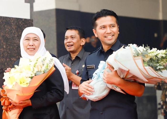 KOMPAK: Khofifah Indar Parawansa bersama Emil Elestianto Dardak. (MUS P/RADAR SURABAYA)