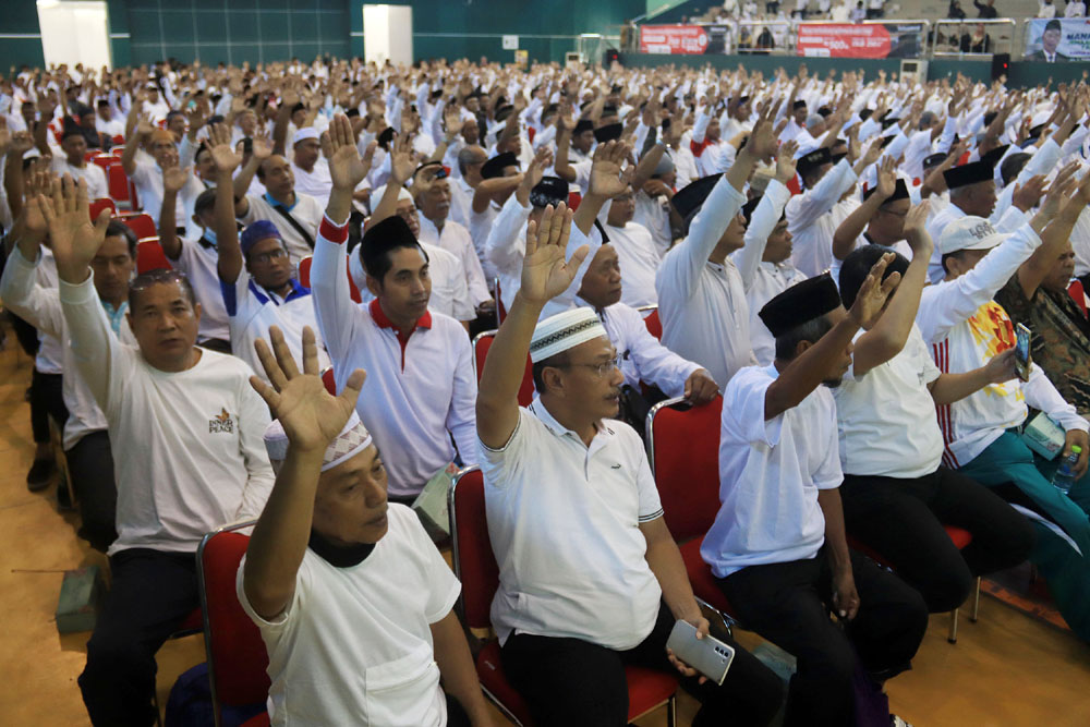 SENAM HAJI: Calon Jamaah Haji (CJH) Kota Surabaya mendapat pembekalan dari Kemenag dan senam haji Indonesia.