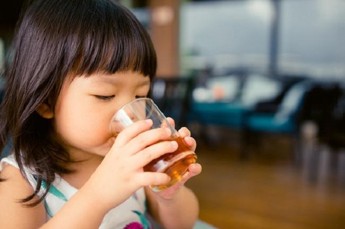 YUMMY: Teh mengandung tanin yang dapat menimbulkan plak pada gigi. (ALODOKTER)