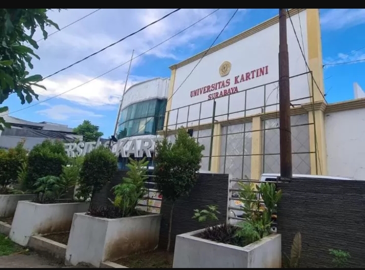 Kampus Universitas Kartini di Jalan Raya Nginden Surabaya tinggal kenangan (JPR).