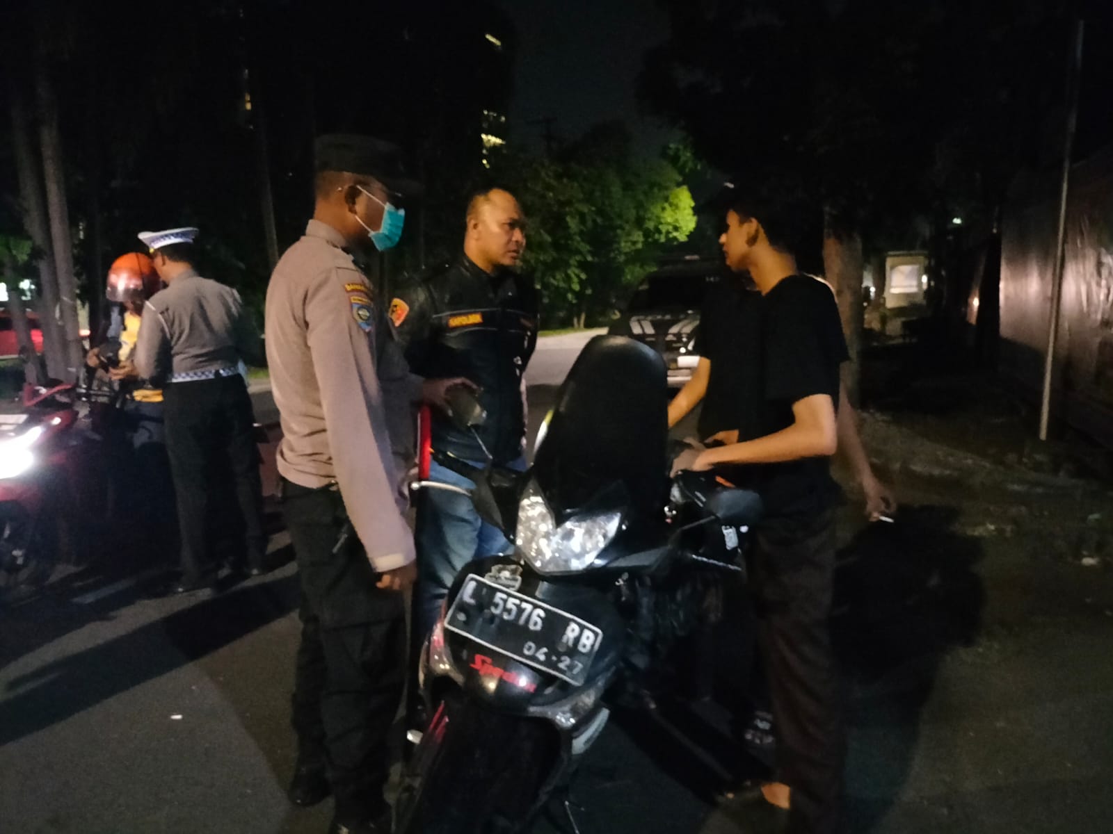 Pengendara motor terjaring razia cipta kondisi di kawasan Margorejo Surabaya (IST).