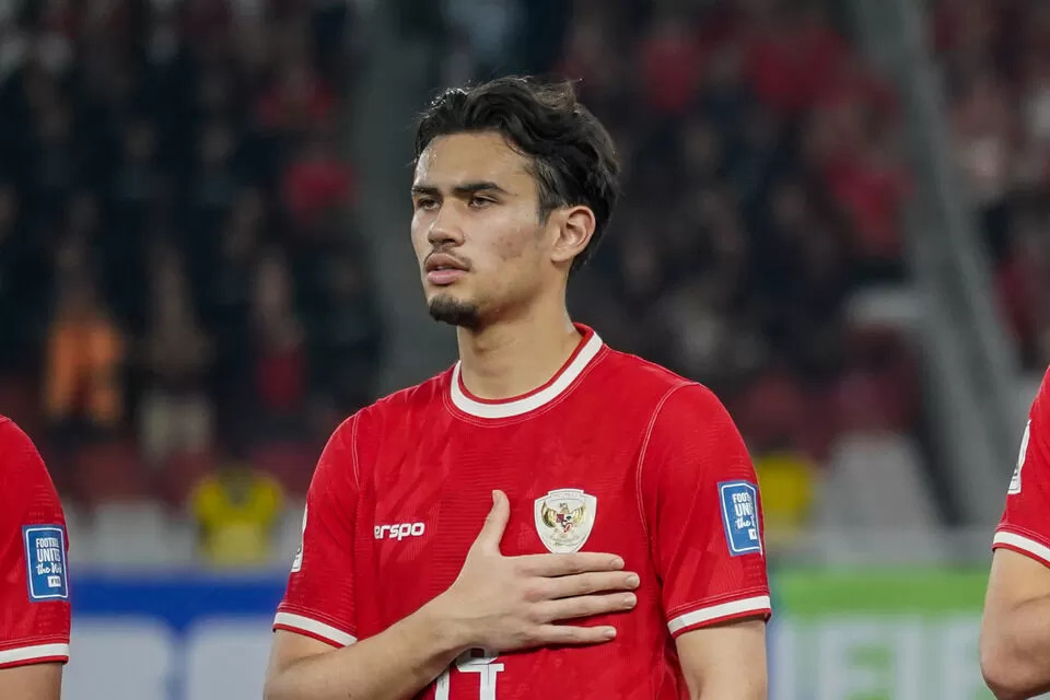DEBUT: Nathan Tjoe resmi berseragam Timnas Indonesia saat membela Garuda di ajang kualifikasi Piala Dunia 2026 melawan Vietnam di Stadion GBK Jakarta.