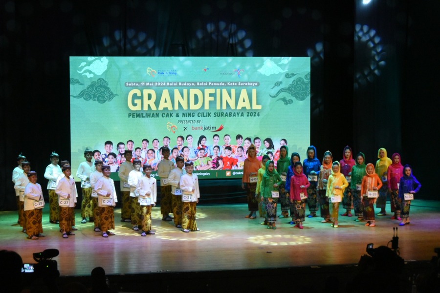 BIKIN GEMAS: Penampilan para finalis Cak Ning Cilik 2024 dalam malam grand final yang dihelat di gedung Balai Budaya, Balai pemuda, Sabtu malam (11/5). (SURABAYA.GO.ID)