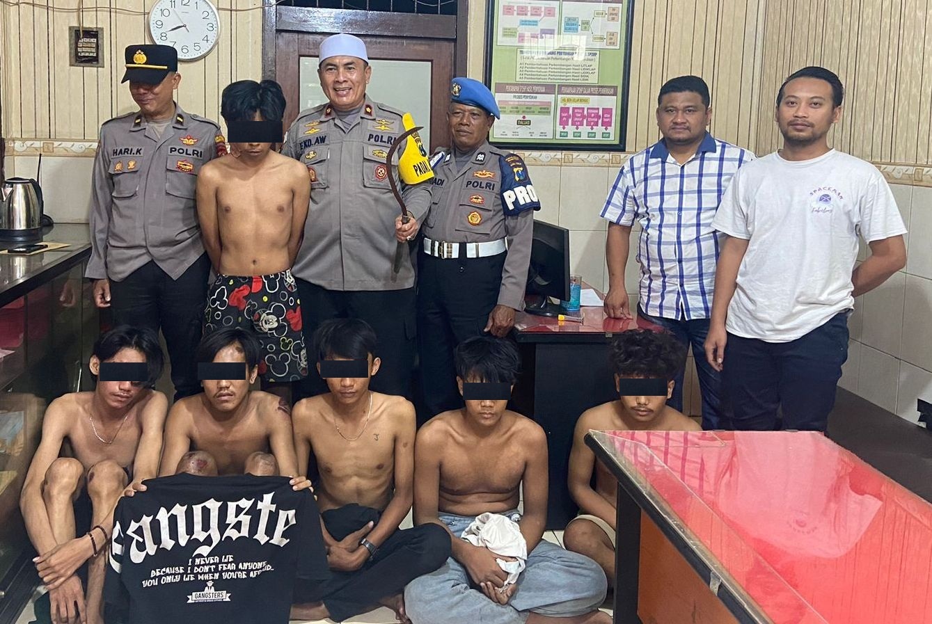 Sejumlah remaja diamankan saat taawuran di kawasan Sidotopo Lor, Surabaya (IST).