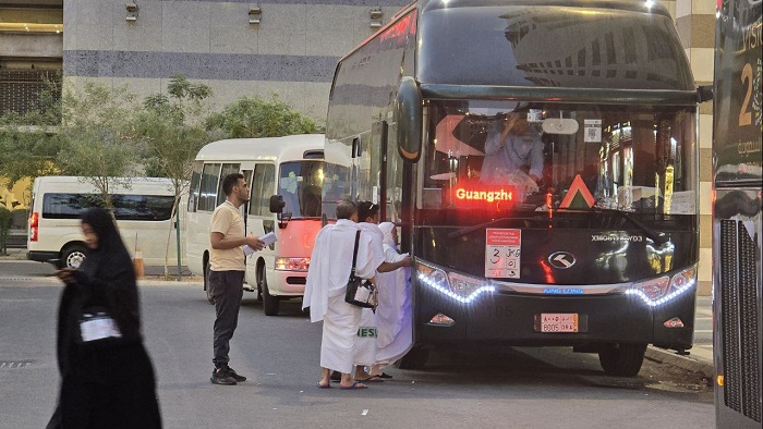 BERTAHAP: Jemaah haji Indonesia mulai diberangkatkan dari Madinah ke Makkah dengan mengenakan ihram dari hotel. (KEMENAG)