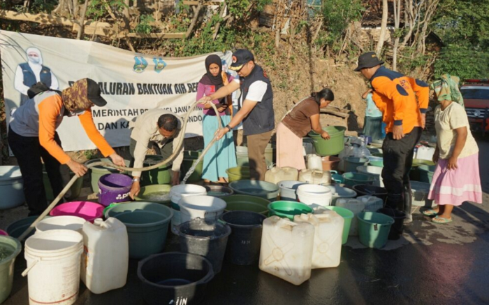 GRATIS: BPBD Jatim menyiapkan dropping air bersih seperti yang dilakukan tahun lalu di sejumlah daerah untuk antisipasi kekeringan di musim kemarau.