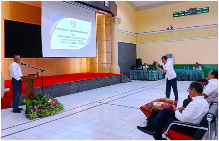 Pelatihan penerapan model pembelajaran project based learning atau PjBL kepada guru SMK di Kabupaten Malang yang digelar Prodi s-3 Teknologi Pendidikan DIP Unesa dan Kancab Dinpen Kabupaten Malang.