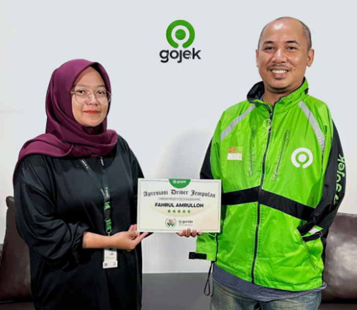 &ldquo;Bagi saya, Gojek lah yang bisa mengembalikan rasa percaya diri dan semangat saya untuk terus bisa mendapatkan nafkah&rdquo; - Fahrul Amrulloh, Mitra Driver Gojek -