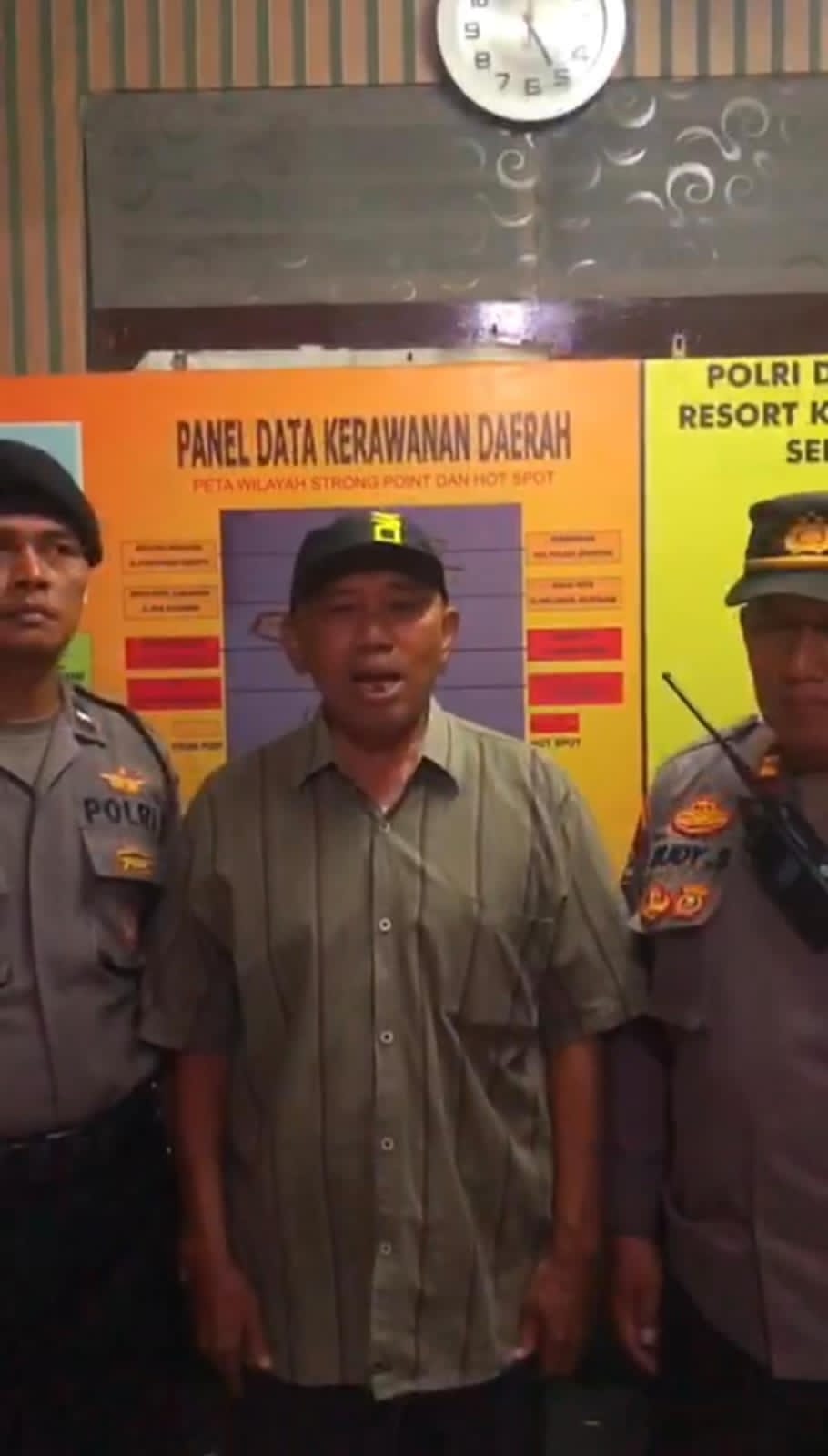 Budi Safuan saat mengklarifikasi video yang beredar di medsos. Ia mengaku tidak mengambil uang itu dan tidak meminta uang parkir (IST).
