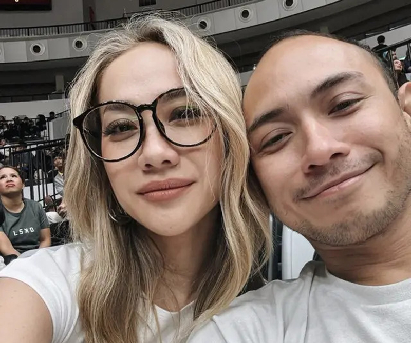 Bunga Citra Lestari dan sang suami Tiko Aryawardhana.