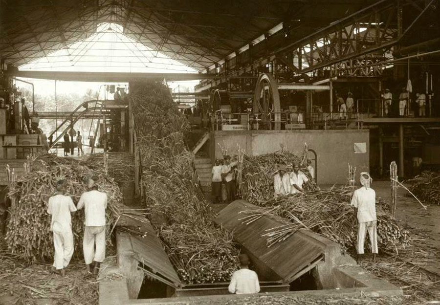 SUDAH MODERN: Suasana di salah satu pabrik gula di Jawa Timur yang mana mesin-mesinnya merupakan produksi dari Surabaya.