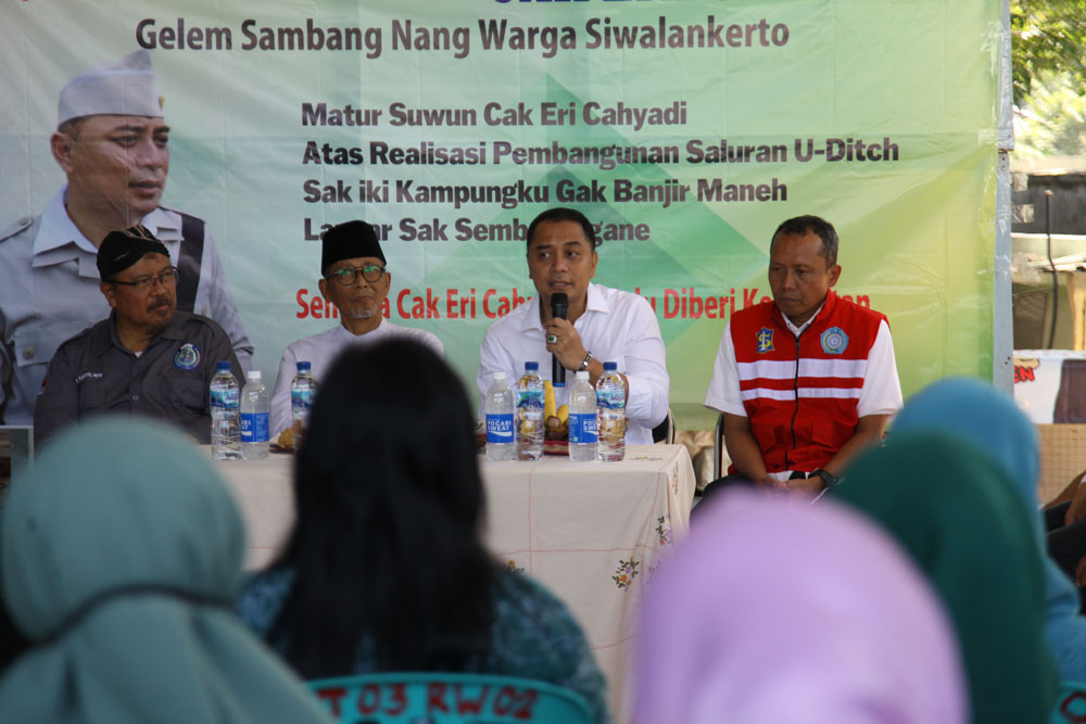 Wali Kota Surabaya Eri Cahyadi saat berdiskusi dengan warga beberapa waktu lalu.