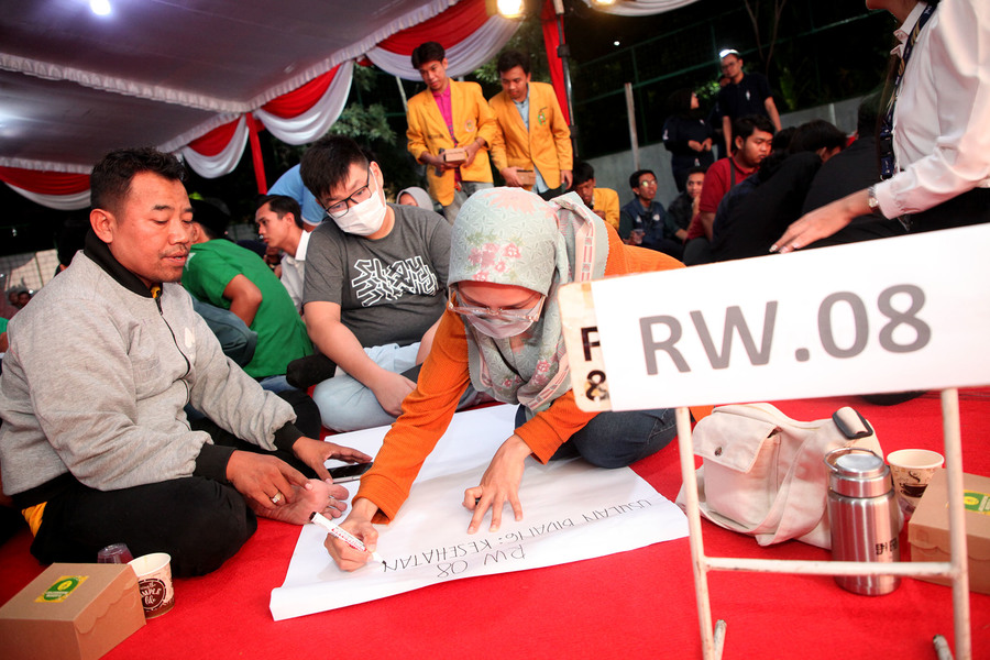 Musrenbang di Kelurahan Ketabang, Kecamatan Genteng, Surabaya yang melibatkan ratusan pemuda setempat.