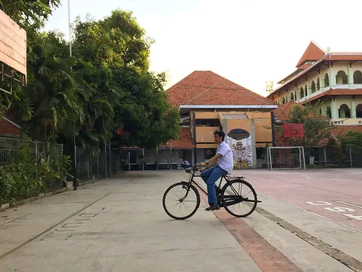 Salah satu SMA negeri kompleks di tengah Kota Surabaya. (IST)