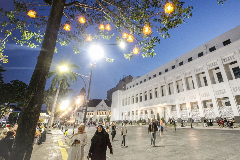 SPOT ACARA: Gedung Internatio dengan pemandangan teras depannya yang lebar dan kinclong sebagai lokasi peresmian Wisata Kota Lama Surabaya.