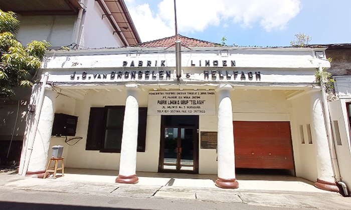 Pabrik sirop Telasih di Jalan Mliwis Surabaya yang sudah berdiri sejak 1923.