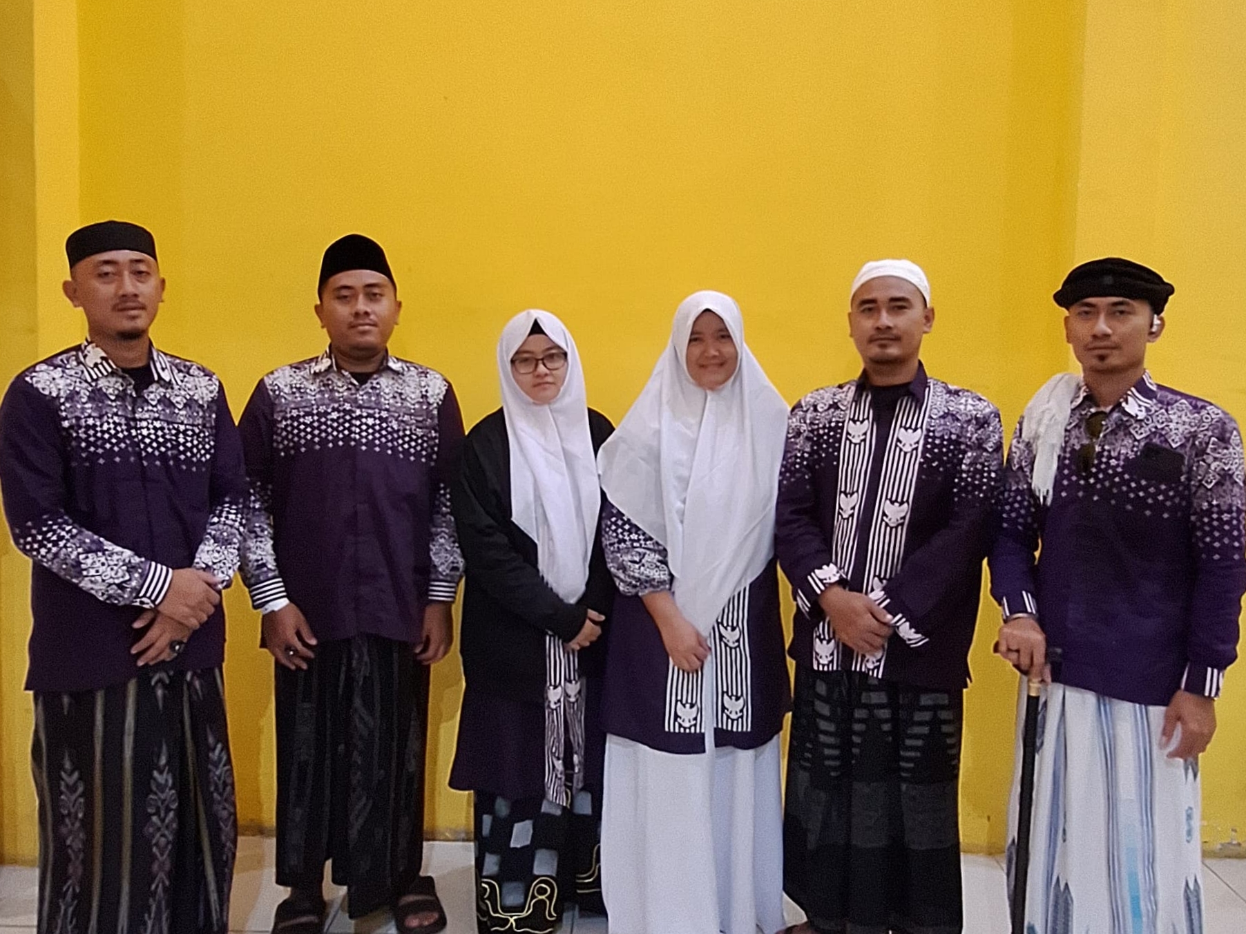 BERANGKAT BERSAMA: Lima saudara dan satu kakak ipar berangkat berhaji bersama tahun ini, dan kembali ke tanah air dalam kondisi sehat.