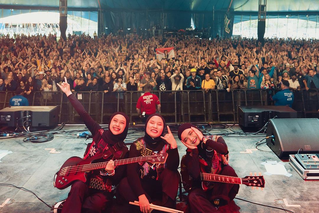 Voice of Baceprot di panggung Glastonbury, Inggris.