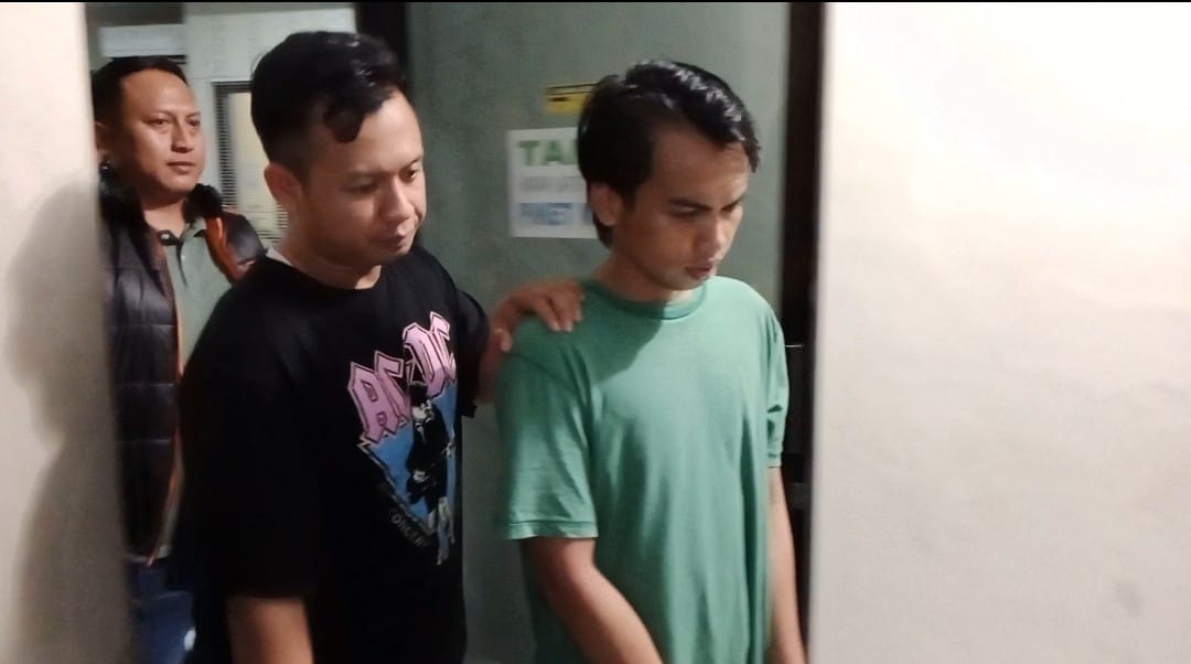 Achmad Jailani ditangkap setelah dua tersangka yang sempat ditembus timah panas mengaku jika ia melakukan curanmor di Tanah Merah Sayur, Surabaya. (IST)