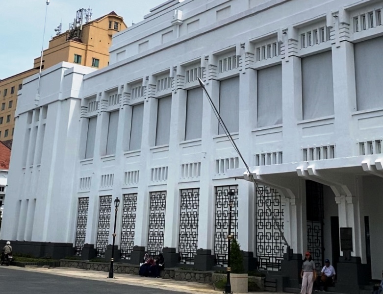 Gedung Internationale yang memiliki plaza lebar di bagian depan sebagai lokasi launching Wisata Kota Lama, Rabu (3/7) lalu.