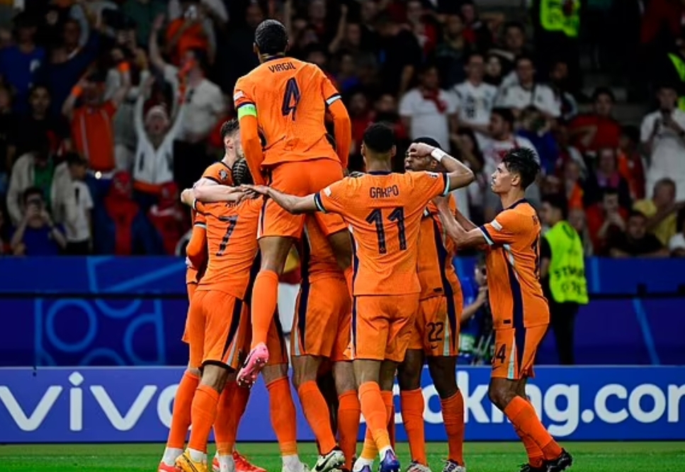 De Oranje lolos ke semifinal
