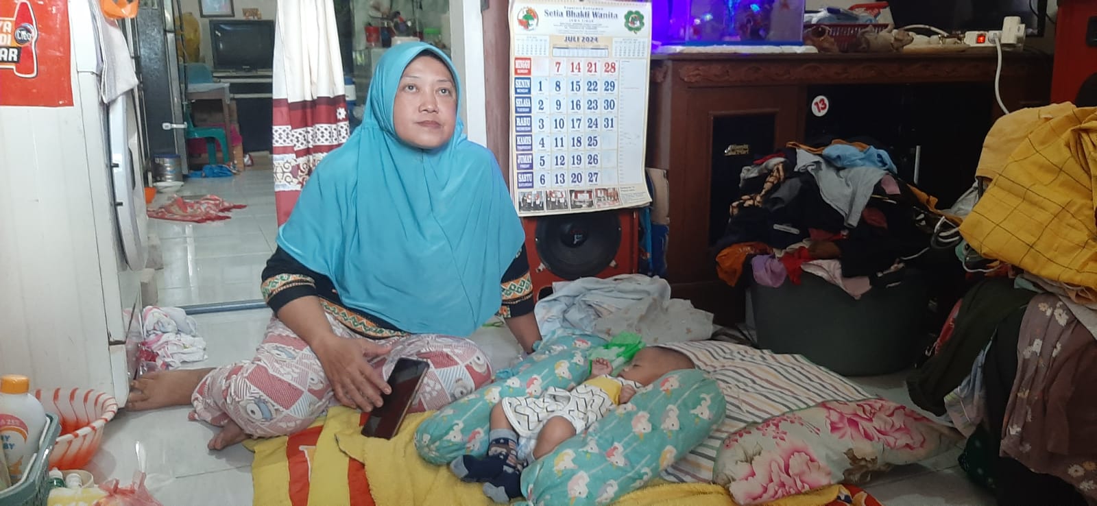 Bayi perempuan ditemukan di Bratang Gede, Surabaya. (MAHRUS/RADAR SURABAYA)