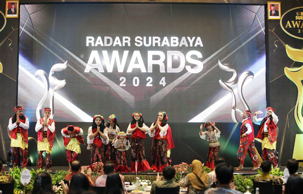 ANAK ISTIMEWA: Anak-anak disabilitas asuhan Sri Mulyani saat memeriahkan acara Radar Surabaya Awards 2024 di Vasa Hotel Surabaya, Jumat (12/7).
