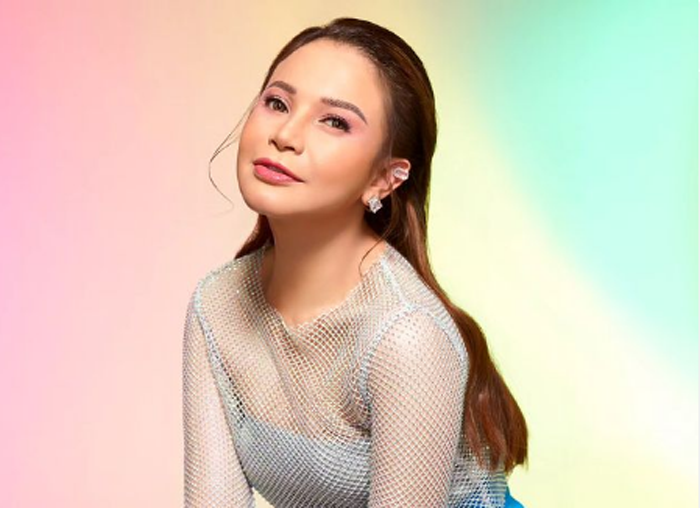 Sri Rossa Roslaina Handiyani yang beken dipanggil Rossa.